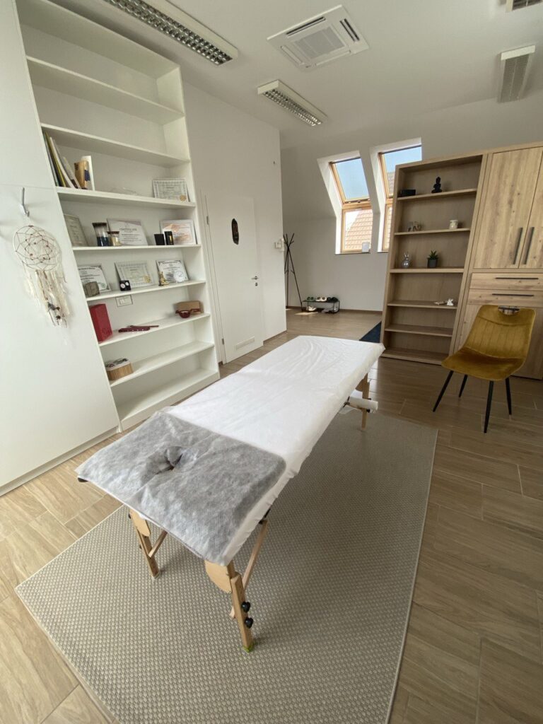 Masaža na stolu v masažnem studiu v Ljubljani, prijeten in varen prostor za sprostitev