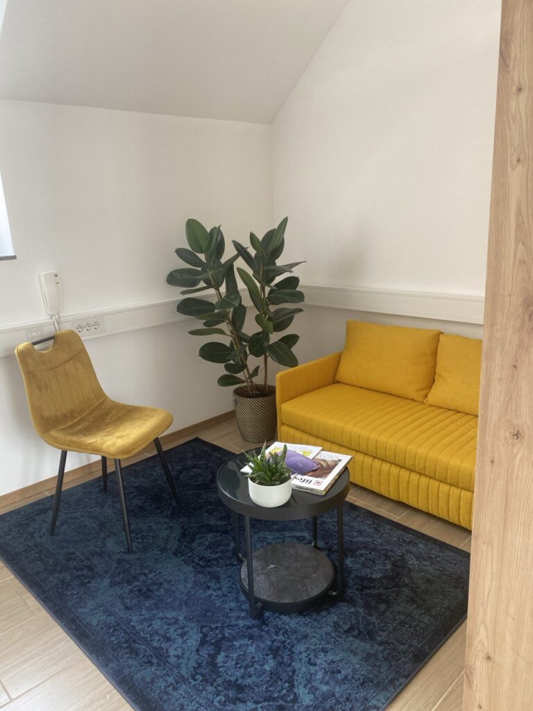 Prostor za sprostitev pred masažo v Ljubljani, prijeten kotiček za počitek